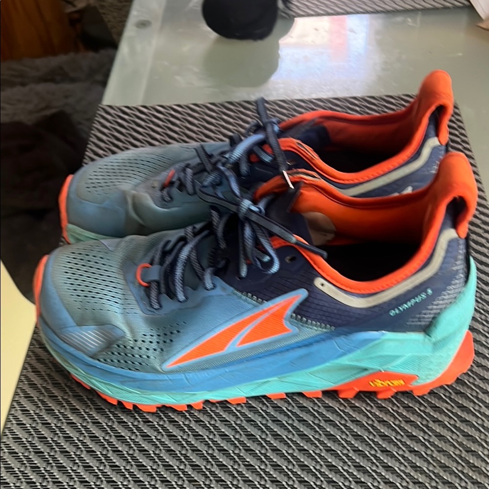 Men’s Altra Olympus 5 Trail Running Shoe - Picture 4 of 11